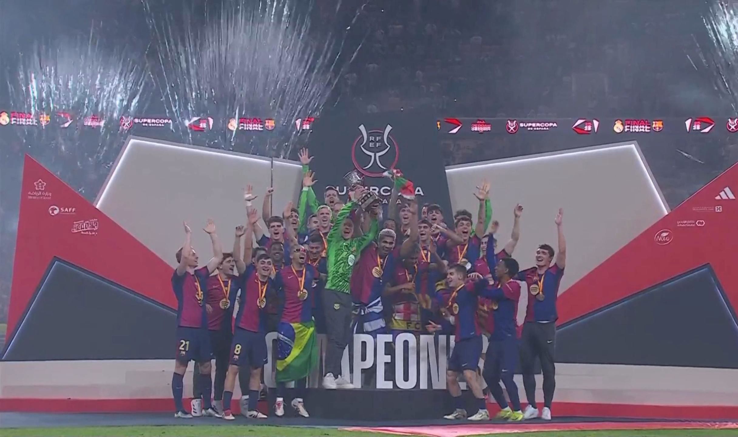 老将强硬打成2+1，全队振奋